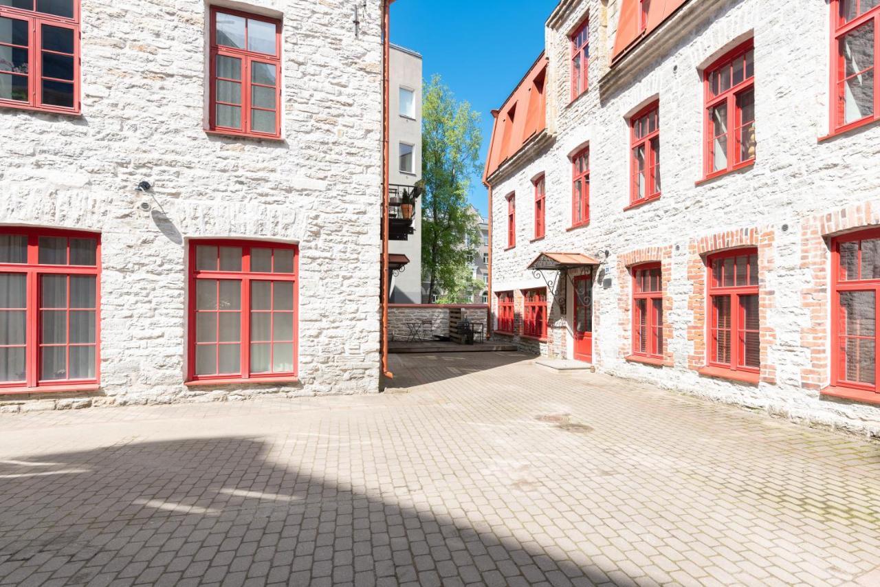 Stylish Apartment With Parking In Telliskivi Tallinn Exterior photo